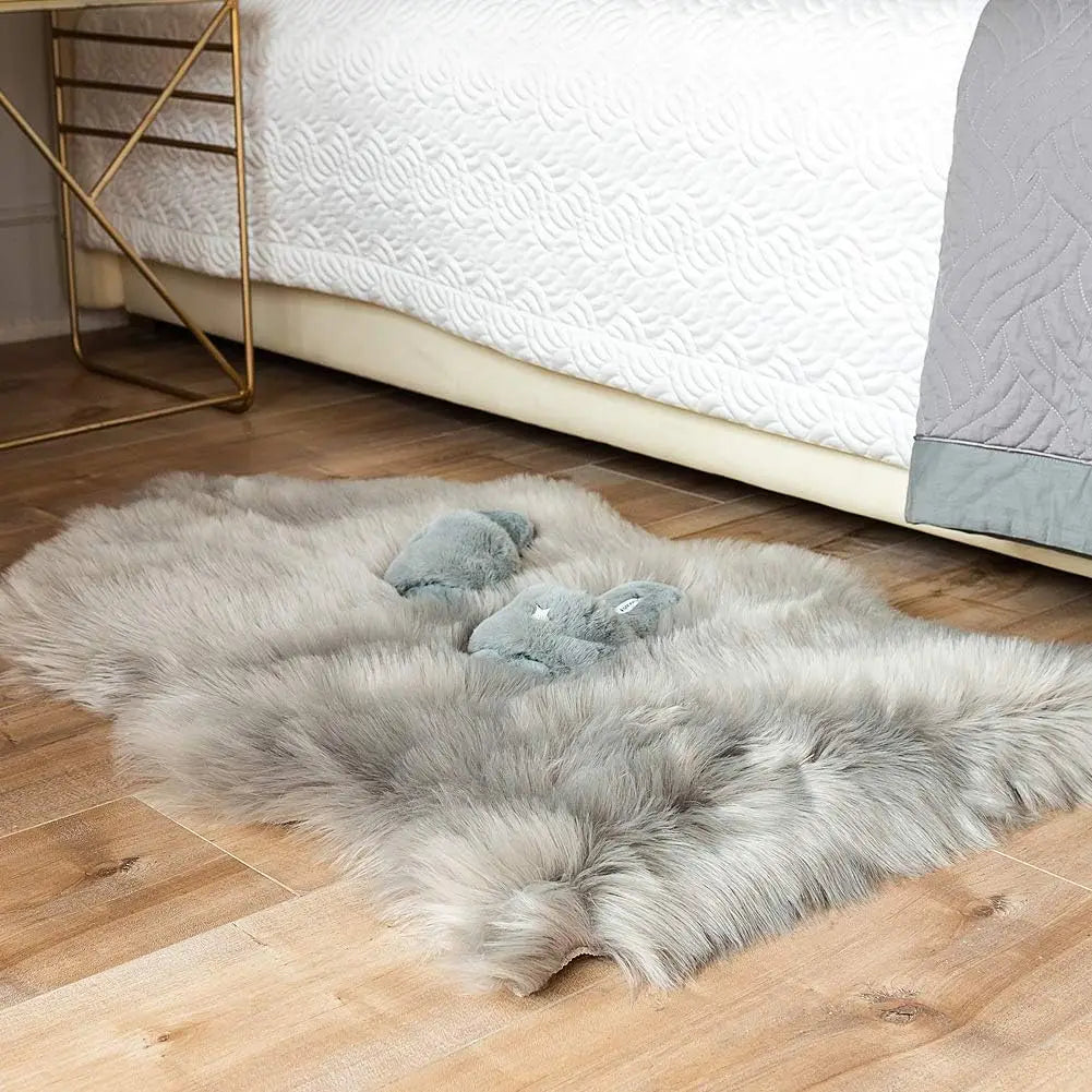 Soft Shaggy Faux Fur Rug Non-Slip Floor Mat 60x90CM Extra Thick Plush Bedroom Rug for Living Room Warm Carpet Machine Washable